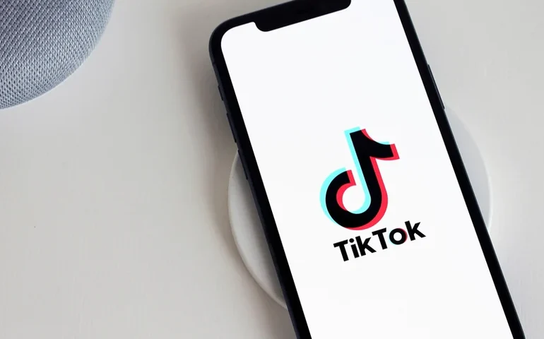 Acordo sobre TikTok garante controle dos EUA sobre algoritmo da rede social, diz Casa Branca