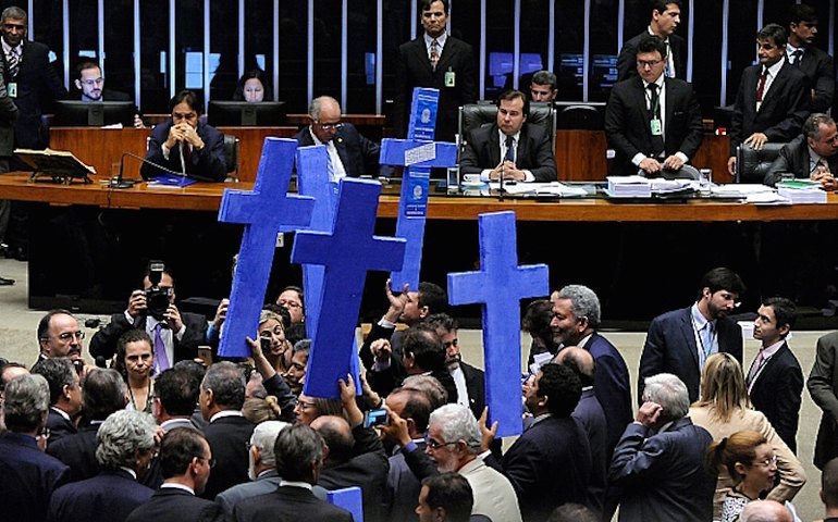 Câmara rejeita destaques e reforma trabalhista segue para o Senado