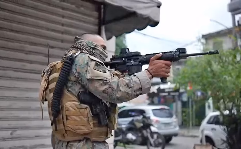 Seis suspeitos morrem em confrontos durante megaoperação contra o Comando Vermelho no Rio de Janeiro