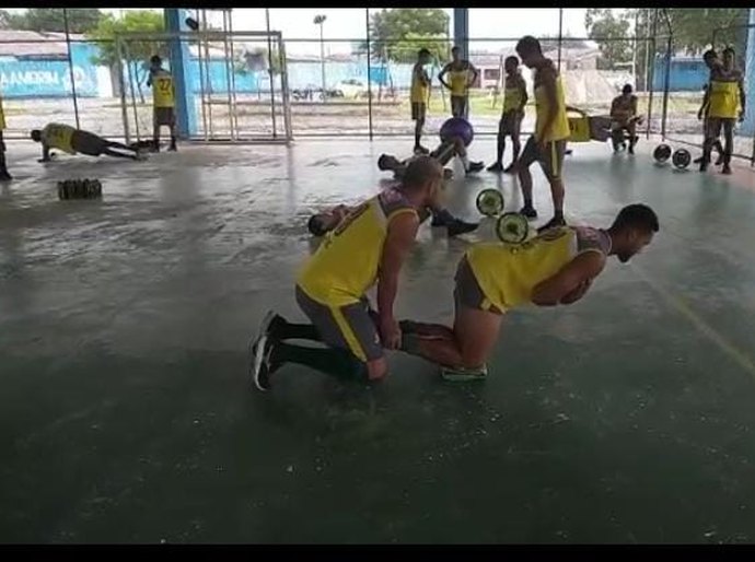 Com chuva, Coruripe treina em ginásio de olho no FF Sport Vera Cruz