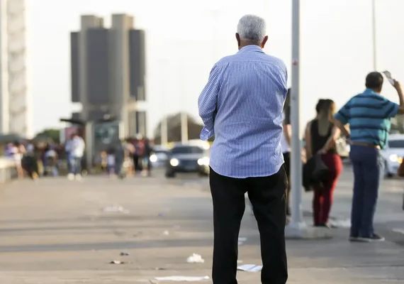 'Divórcio grisalho': mulheres impulsionam tendência