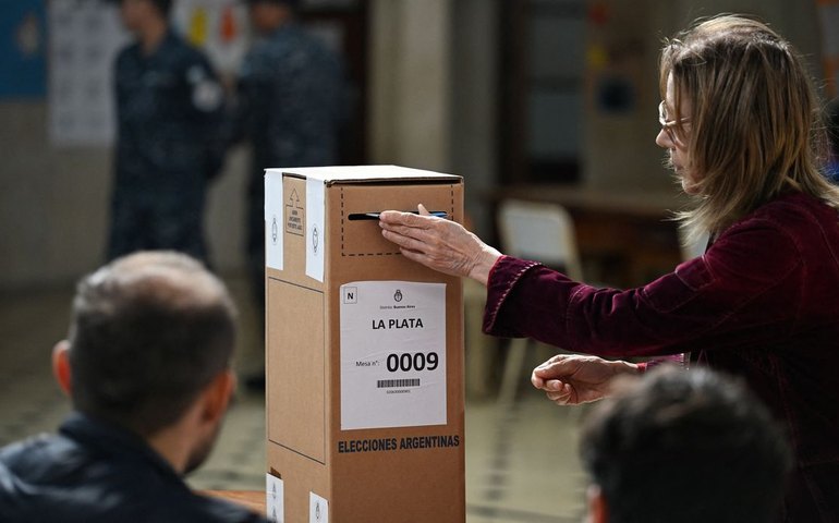 Argentinos vão às urnas para renovar Câmara e Senado