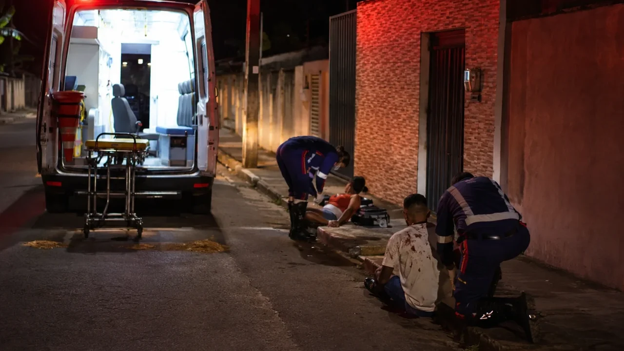 Ataque a tiros deixa duas pessoas feridas na porta de residência em Satuba