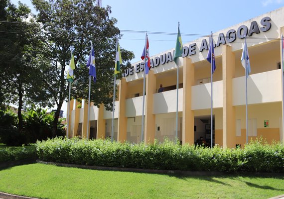 Uneal abre seleção para diplomados que querem iniciar nova graduação em 2026