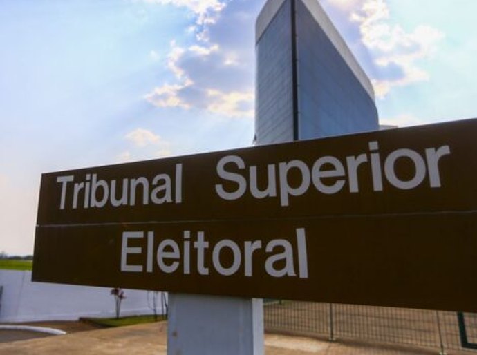 TSE marca para próxima terça julgamento de ações contra Bolsonaro