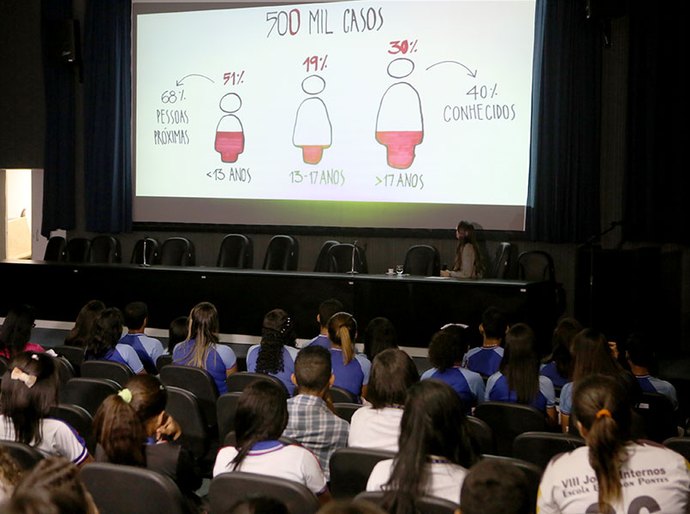 Esmal sedia palestra sobre cultura do estupro para estudantes da rede pública