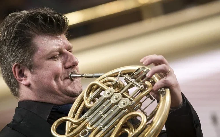 O GLOBO Dellarte: trompista Radek Baborak se apresenta com Orquestra de Câmara de Praga no Municipal do Rio