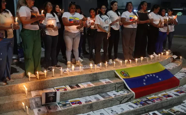Venezuela liberta 11 jornalistas mantidos como presos políticos