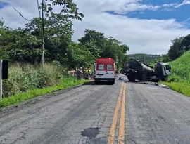 Acidente envolvendo carreta deixa duas vítimas fatais no trecho da Chã dos Costas