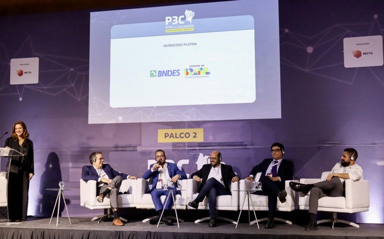 Casal compartilha experiência alagoana em saneamento durante fórum regional de PPPs