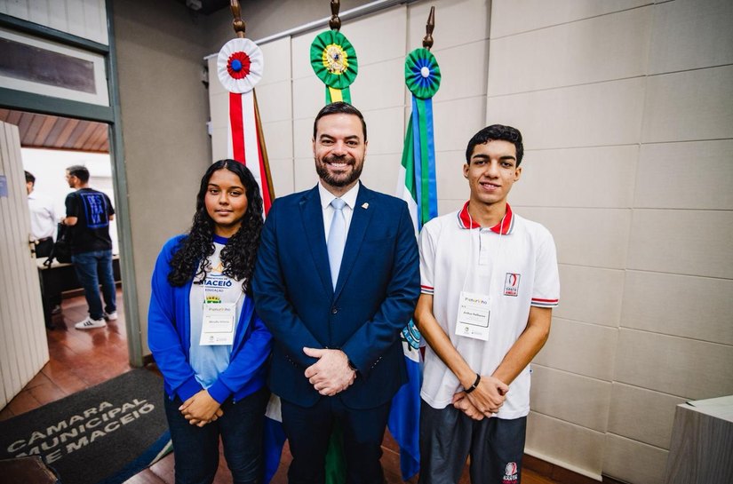 Plenarinho elege presidente e vice entre estudantes selecionados para dia de vereador