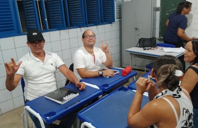 Interação social contribui para aprendizagem de alunos surdos na rede municipal da capital