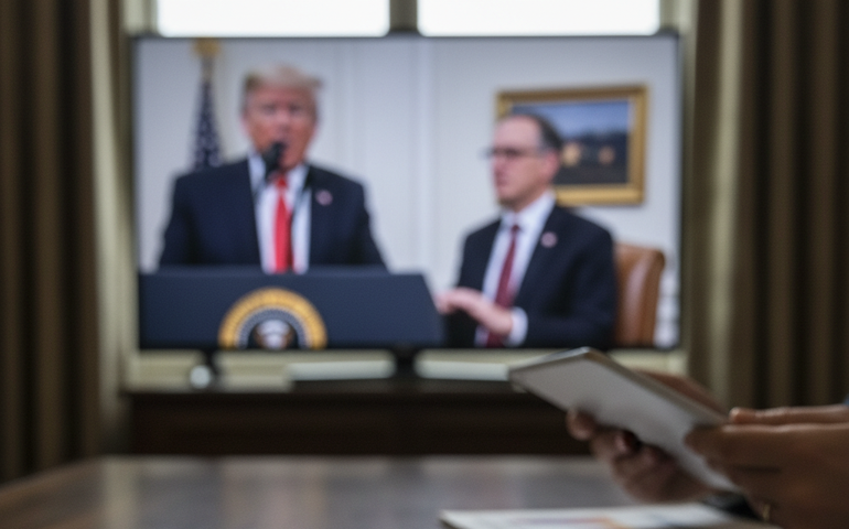 Ouro recua após falas de Trump sobre Hassett, mas acumula alta na semana