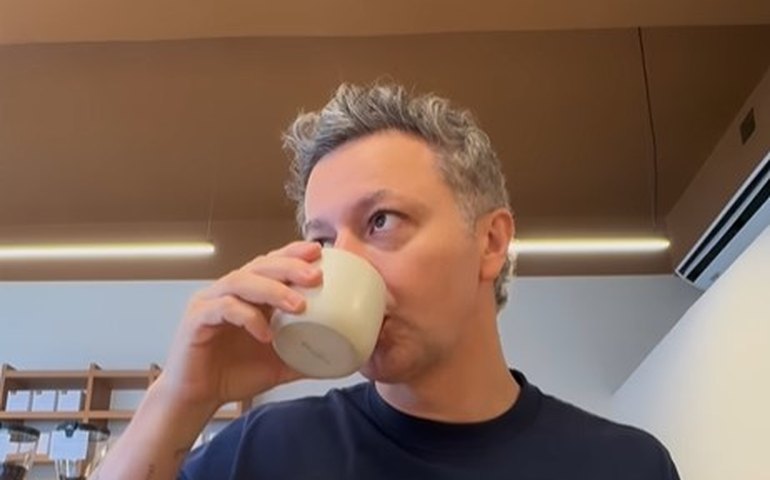 Solteiro, Lucas Lima brinca e faz desabafo no Dia dos Namorados