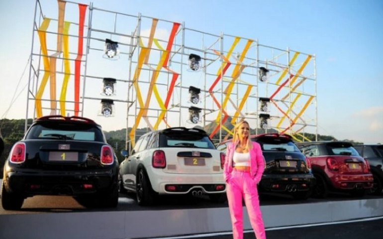 Eliana estreia quadro &#8216;Drive-Thru Okê&#8217; neste domingo: &#8216;Ideia é divertir&#8217;