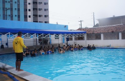 Acadêmicos do Projeto Samu nas Escolas participam de Curso de Emergências Aquáticas