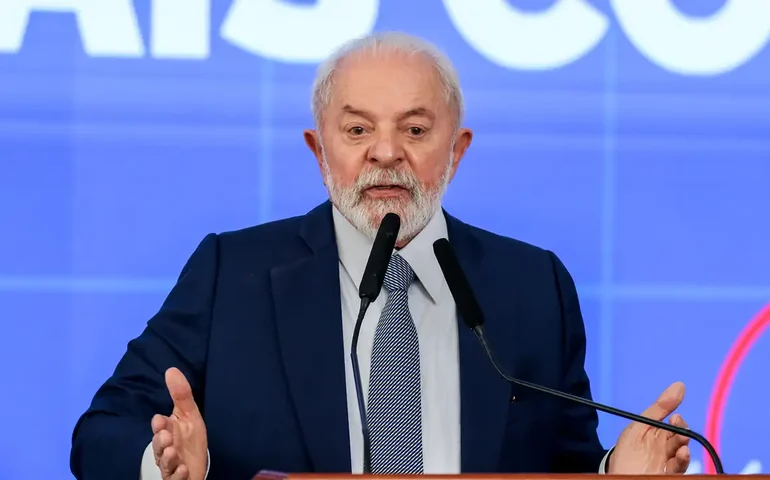 Lula promete que gás de cozinha fará parte da cesta básica até final de 2026