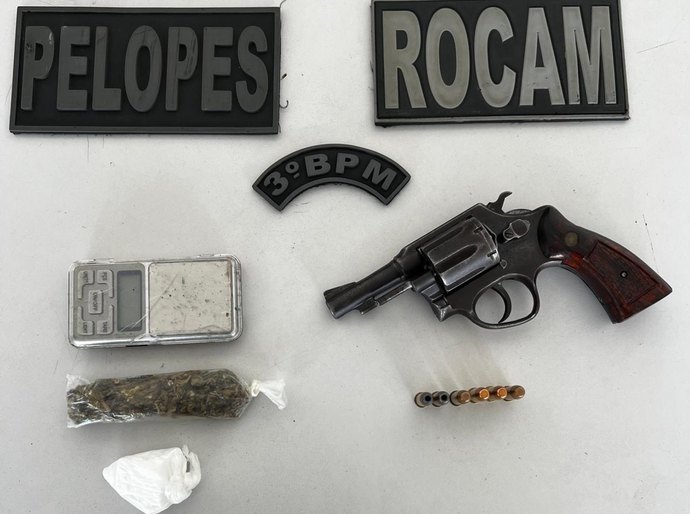 Denúncia resulta na apreensão de arma e drogas pela PM em Arapiraca