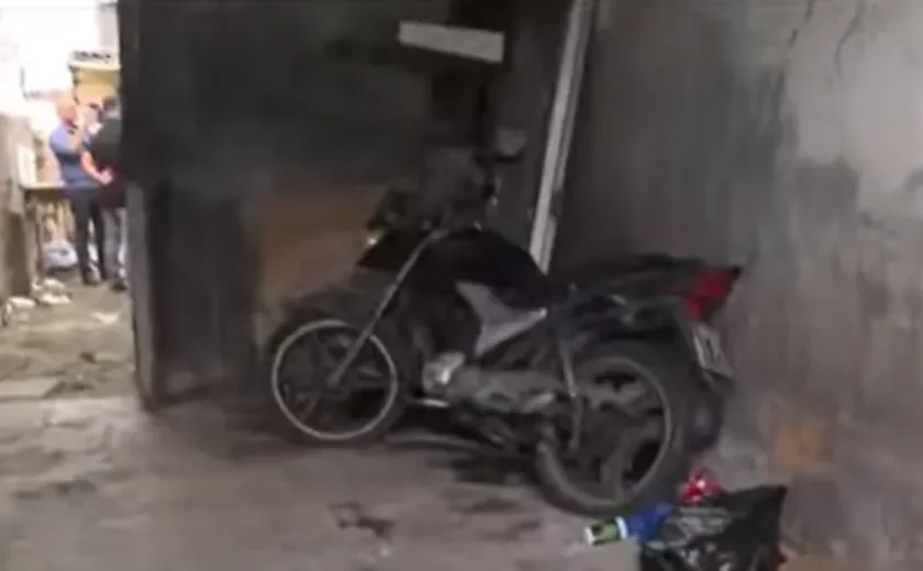 Polícia descobre desmanche de motos após rastreador apontar localização de veículo furtado em Maceió