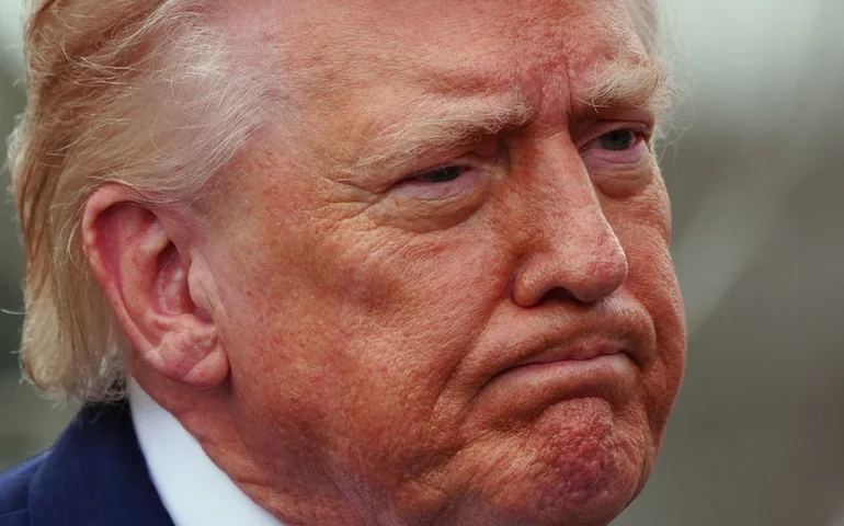 Mensagens mistas de Trump sobre o Irã: 'Enfraquecer' a guerra e aliviar as sanções, mas adicionar mais tropas