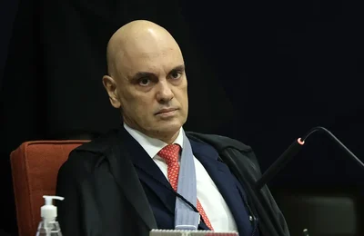 Moraes autoriza Bolsonaro a fazer cirurgia, mas nega prisão domiciliar
