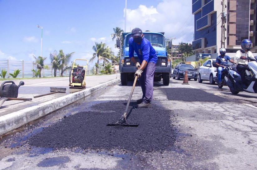 Operação tapa-buraco contempla mais seis bairros de Maceió