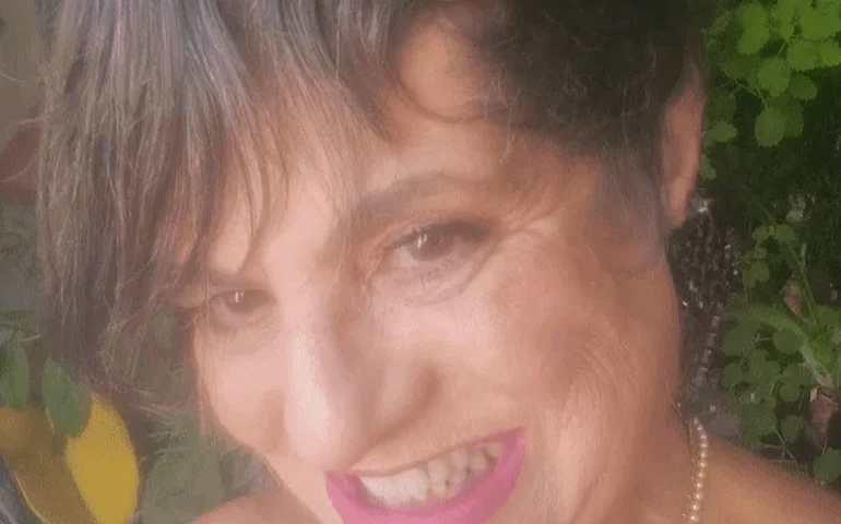 Não sou mãe. Sou filha.