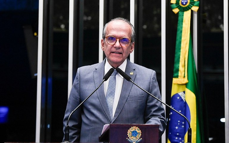 Dueire homenageia médica eleita presidente da Sociedade Brasileira de Hepatologia