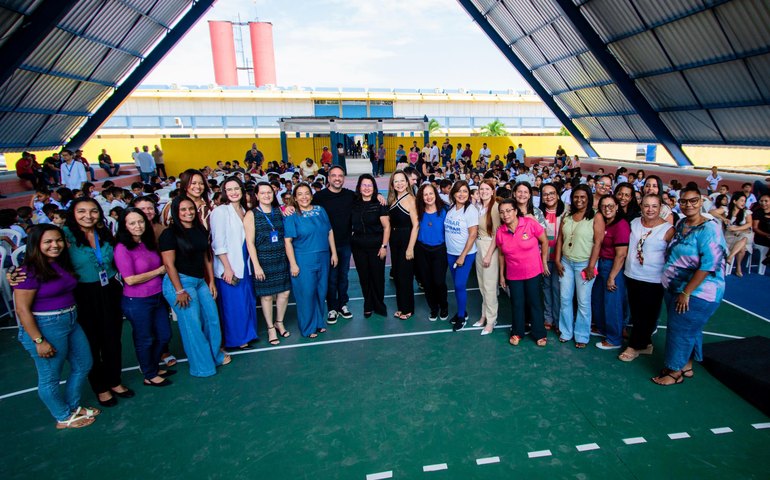  Governador entrega reforma de escola no Dique Estrada que está entre as 10 melhores do Ideb 