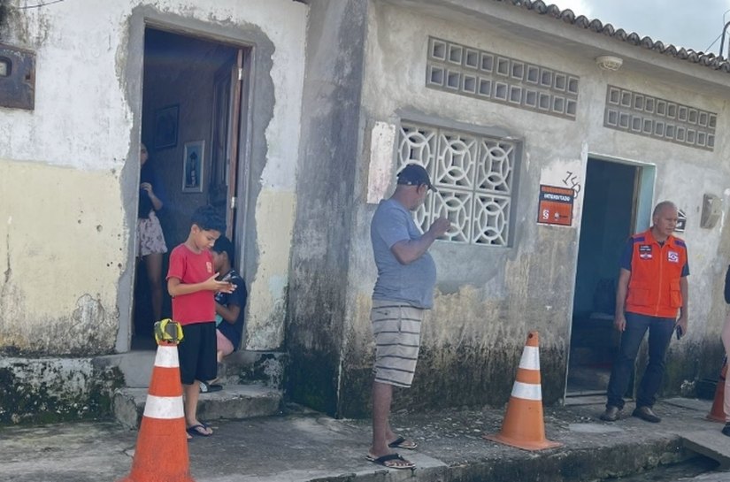 Prefeitura de Penedo adota medidas emergenciais em residências com solo superaquecido