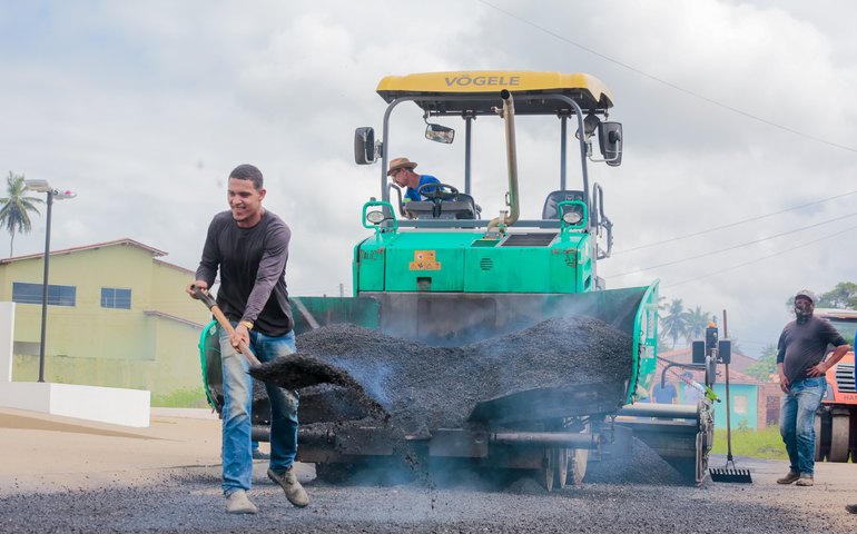 Programa Pavimenta Coruripe retoma obras no Conjunto Joaquim Beltrão: 26 ruas serão beneficiadas