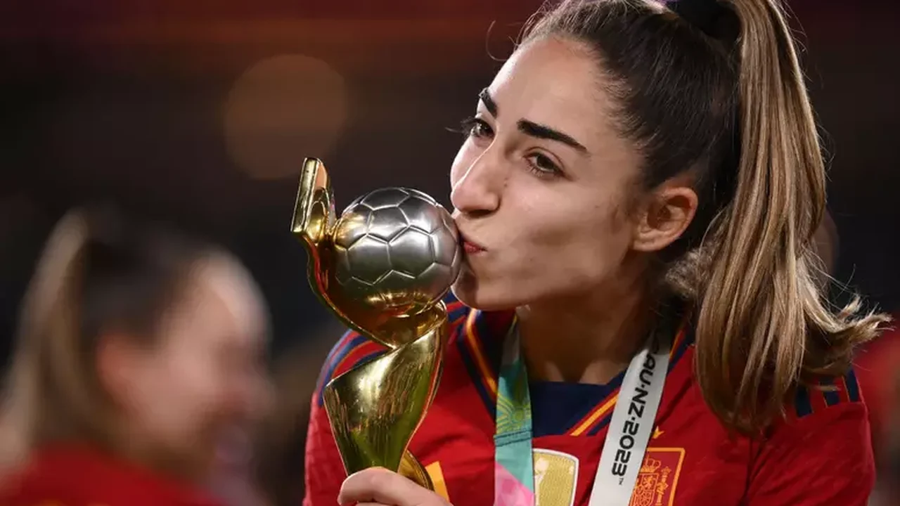 Olga Carmona faz homenagem ao pai, morto antes da final da Copa do Mundo feminina: 'Tinha minha estrela'