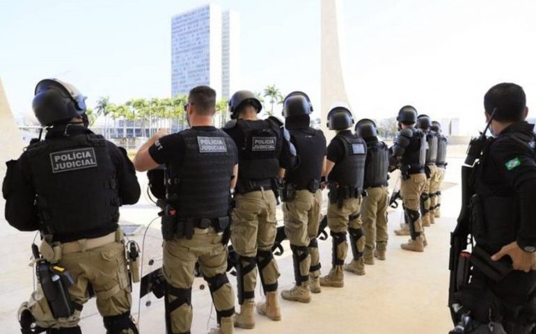 Nova lei reorganiza a carreira da polícia do Poder Judiciário