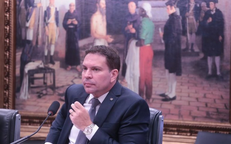 Comissão de Constituição e Justiça aprova suspensão de ação penal contra Delegado Ramagem