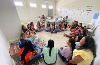 Lagoa da Canoa: Professores e coordenadores da educação infantil participam de oficina ministrada pela Editora IPDH   