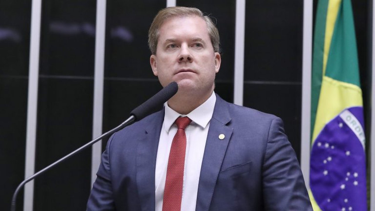 Deputado bolsonarista emplaca irmã em cargo federal em Alagoas