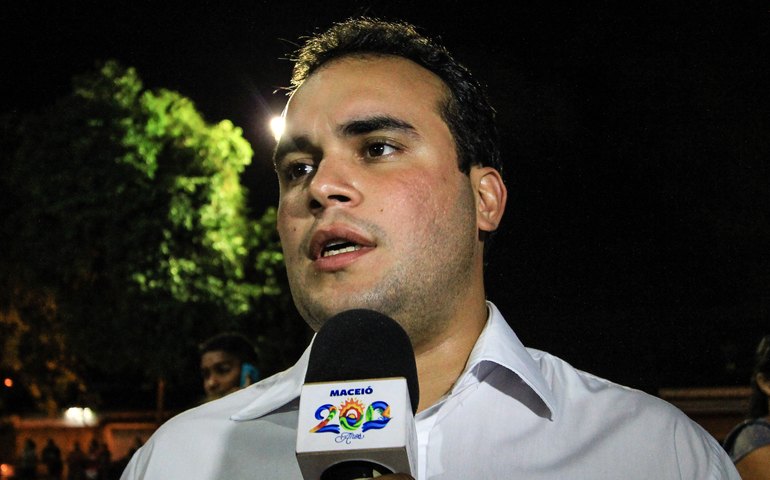 Deputado estadual eleito, Davi Maia faz críticas a Prefeitura de Maceió e a Companhia de Saneamento de Alagoas