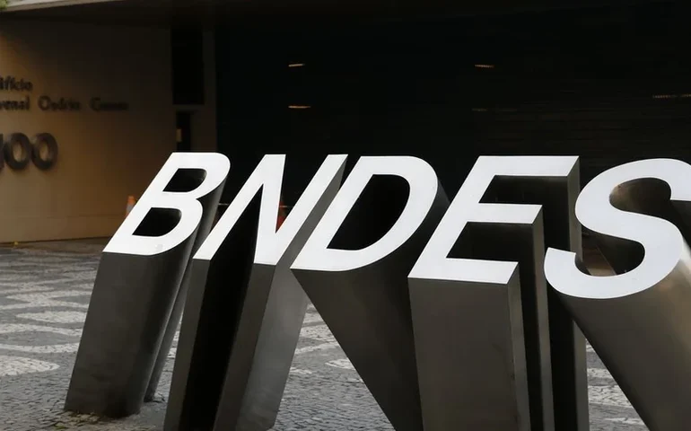 BNDES já aprovou R$ 5,3 bi do Plano Brasil Soberano em socorro a empresas afetadas por tarifaço