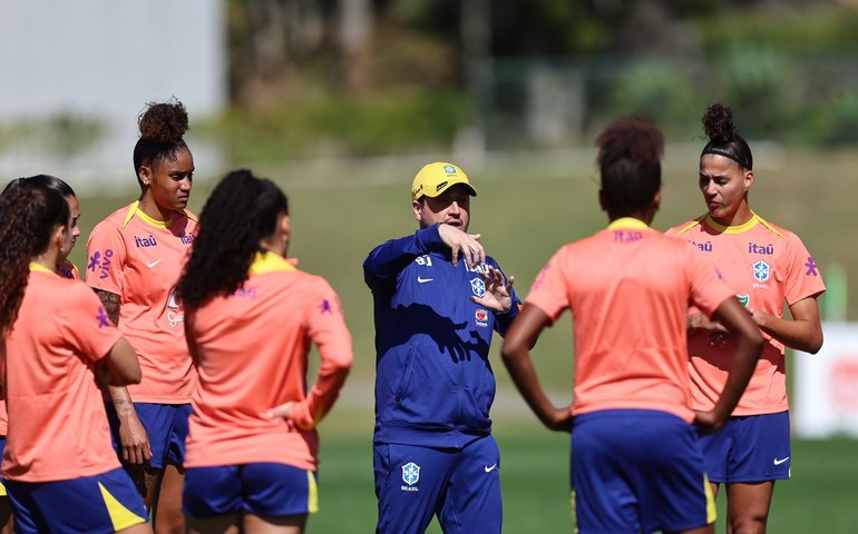 Arthur Elias admite favoritismo do Brasil na Copa América