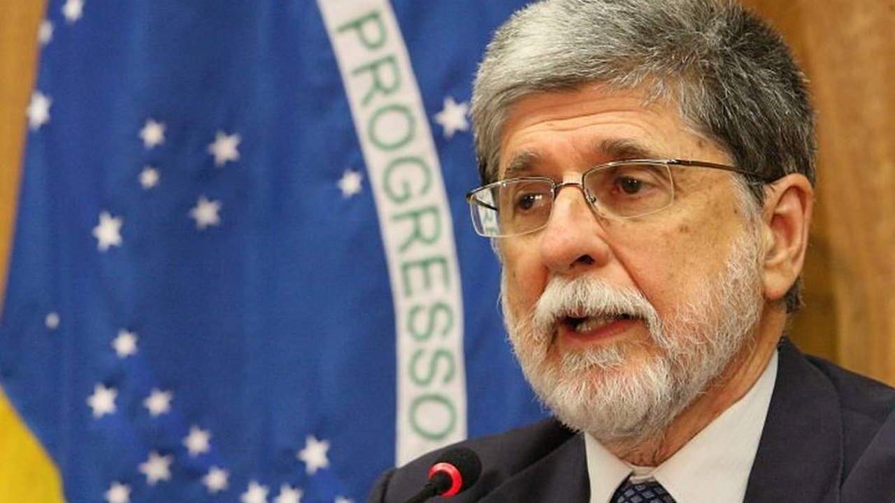 ‘Militares querem olhar para o futuro’, afirma Celso Amorim