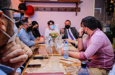 Maiorano e Manuela dialogam com a jovem advocacia alagoana