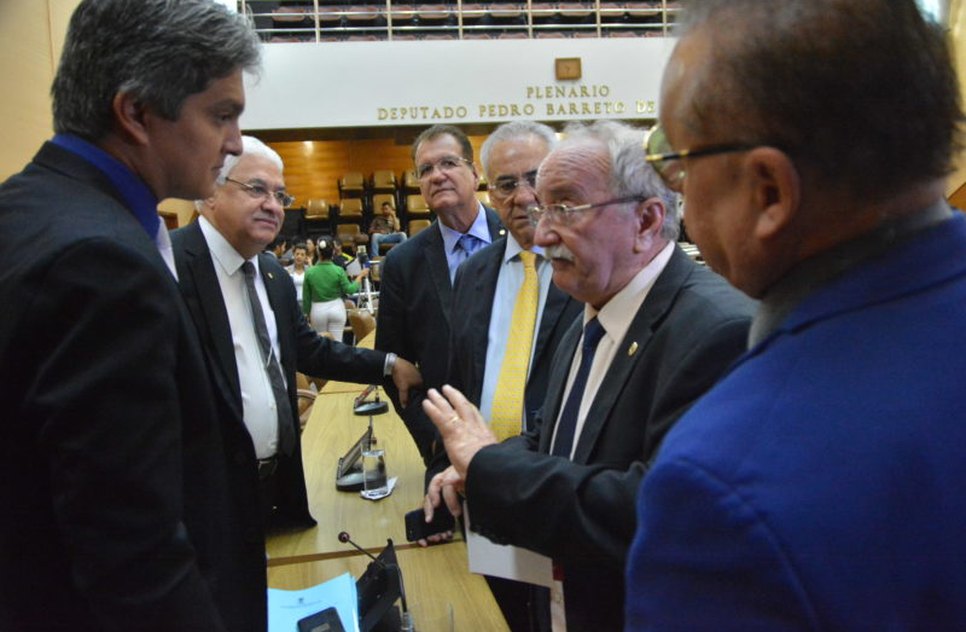 VOTAÇÃO SUSPENSA