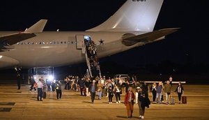 aviao-da-fab-com-211-brasileiros-repatriados-de-israel-pousa-em-brasilia-11102023060703242