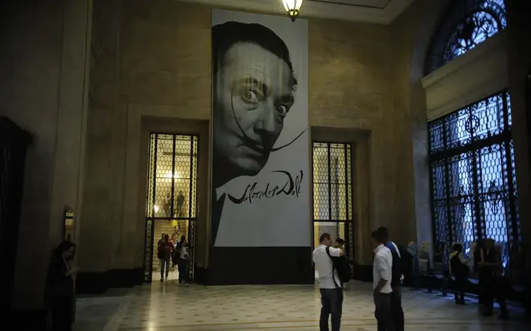 Pintura perdida de Salvador Dalí comprada por R$ 1 mil é leiloada por R$ 380 mil