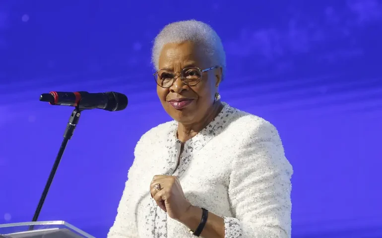 'Me incomoda o título de primeira-dama, porque não é isso que me define', diz ativista Graça Machel  