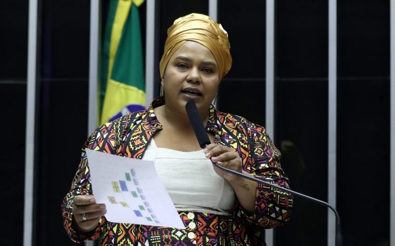 Relatora defende política de cotas nas universidades