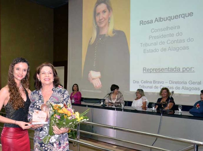Celina Bravo representa a presidente do TCE/AL no Prêmio Selma Bandeira