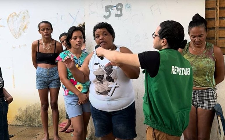 Moradores do Conjunto Brivaldo Medeiros protestam contra despejo e exigem respeito à promessa de realocação; 240 famílias ameaçadas de perder as casas