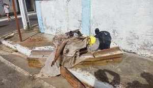 Caixão é abandonado em via púbica em Nossa Senhora de Lourdes / Foto: Foto: Redes Sociais/ Reprodução