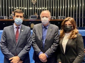 Hugo Wanderley, Paulo Ziulkoski, e Rosiana Beltrão - Assessoria